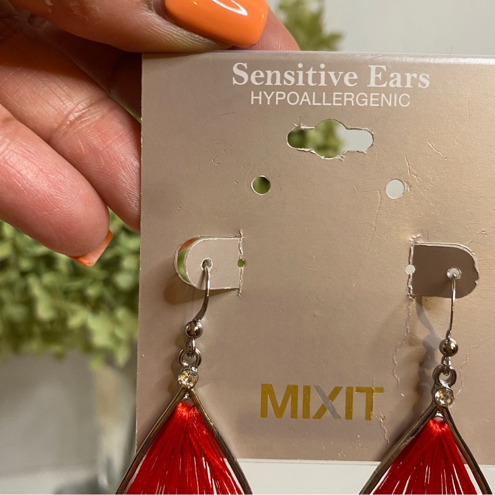 NEW MIXIT Color ~ RED HYPOALLERGENIC Threaded Earrings (SENSITIVE EARS) - Picture 7 of 7